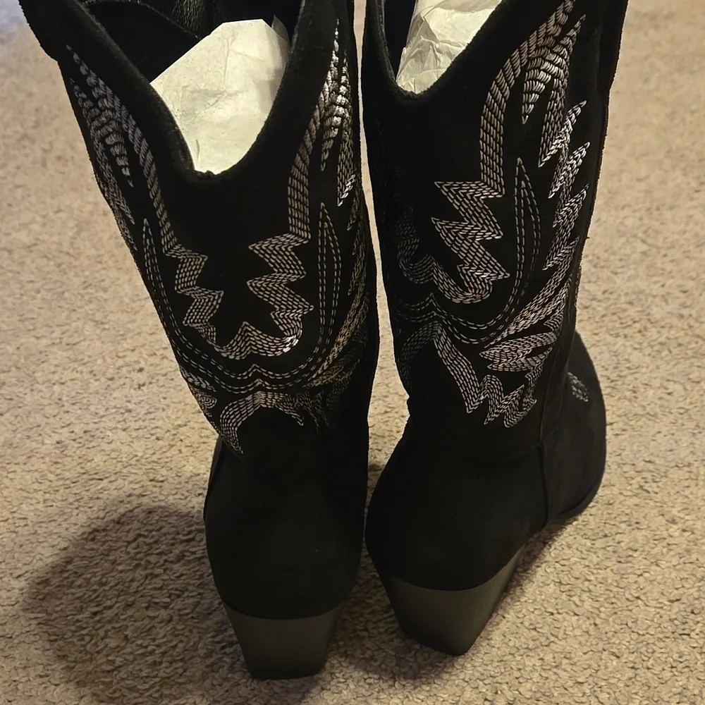 Ladies boots. - Picture 3 of 7